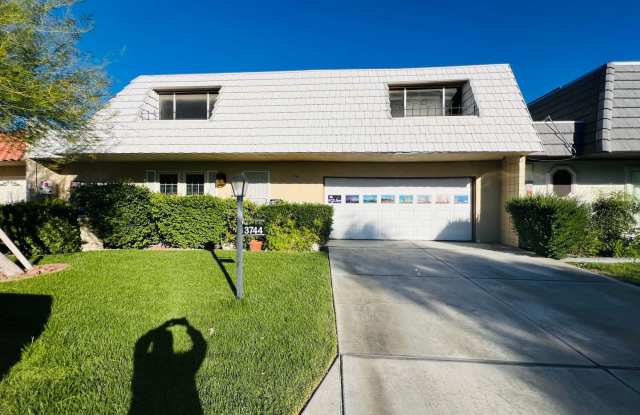 2 Bedroom Duplex, near UNLV- Utilities Included!! photos photos