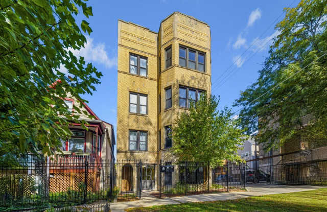 3414 W Medill Avenue photos photos