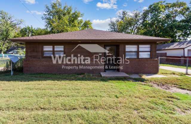 2 bedroom 2 bath duplex - 1816 North Burns Avenue, Wichita, KS 67203