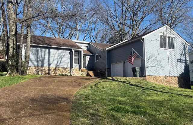 Beautiful 3 Bed 2 Bath Home in Nashville - With Enclosed Back Patio photos photos Beautiful 3 Bed 2 Bath Home in Nashville - With Enclosed Back Patio photos photos