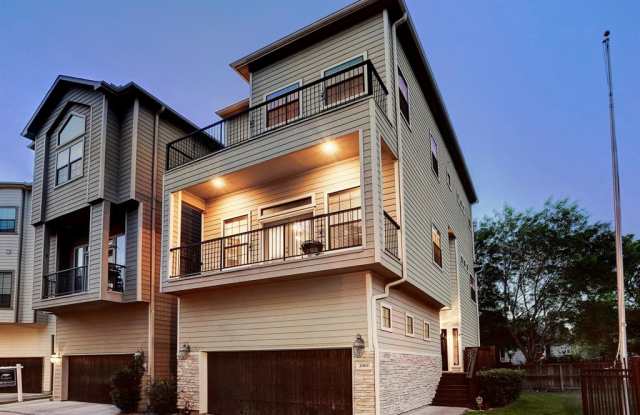 2063 W 14th 1/2 Street - 2063 W 14th 1/2 St, Houston, TX 77008