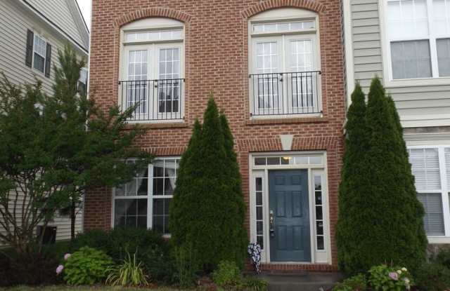 22987 Eversole Ter - 22987 Eversole Te, Brambleton, VA 20148