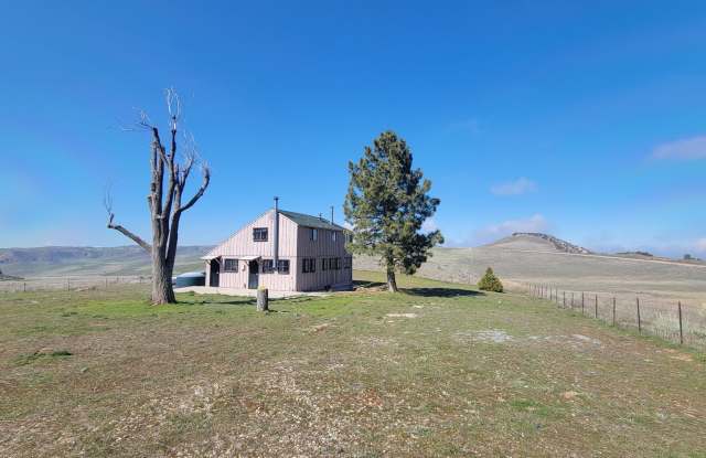 Secluded Off-Grid Vintage Home with FREE 2nd Month's Rent towards Power Setup! photos photos