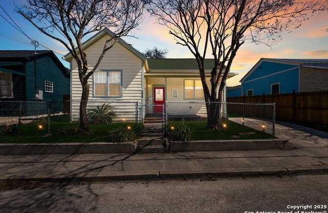 226 S Hackberry photos photos