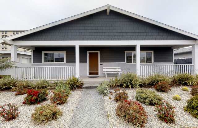 Usually rents to 6-12 people! Renovated, Large Bedrooms, LOTS of Parking Space!! Gallery 1