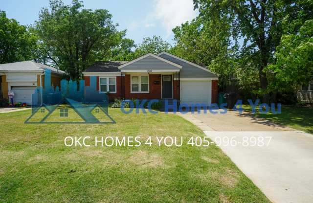 Beautifully updated 2 Bed Near I-44! Save $500.00 off first full months rent. - 2617 North Lyon Boulevard, Oklahoma City, OK 73107