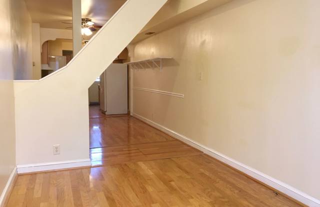 Charming 2BD/1BA Townhome in Canton, MD! Gallery 4