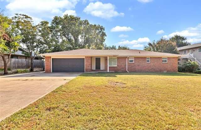 211 Woodlawn Drive photos photos