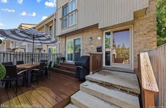 704 Oak Brook Ridge Drive - 704 Oak Brook Ridge Drive, Rochester Hills, MI 48307