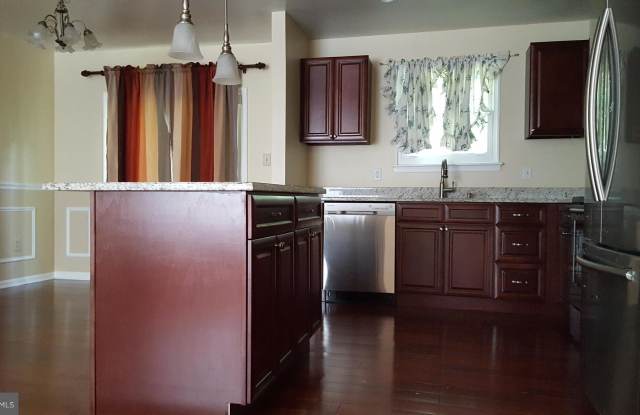 2152 PINEVIEW COURT Gallery 2