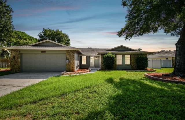 Stunning Home with Pool in Lakewood Estates – 3Bed|2Bath - 4310 Columbus Way South, St. Petersburg, FL 33712
