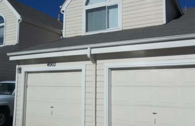 $0 DEPOSIT OPTION. CHARMING TWO-STORY TOWNHOUSE WITH FINISHED BASEMENT, GARAGE, AND HOA AMENITIES IN INDIAN CREEK photos photos