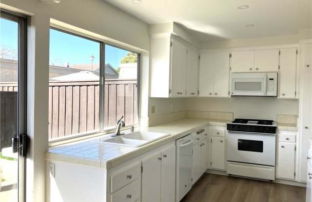 5222 Victoria Place Gallery 3