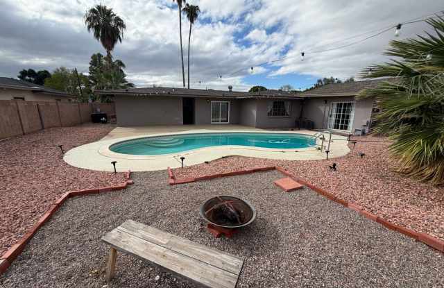Tempe 4BR Single-Family Home with Private Pool, RV Gate & 2-Car Carport – First Month FREE! Gallery 1