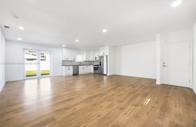 5300 Orduna Dr - 5300 Orduna Drive, Coral Gables, FL 33146
