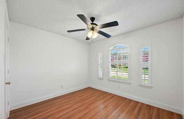 5025 Boxwood Lane Gallery 4