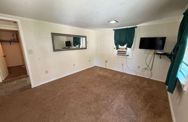 $999 - 2 bed 1 bath - Single Family Home Gallery 3