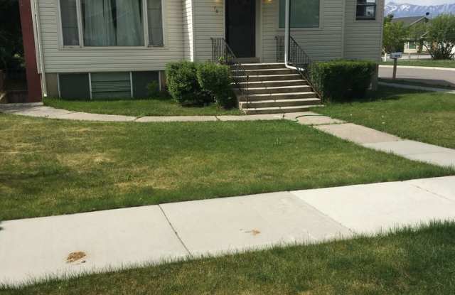 2 br unit, on corner lot in Smithfield! Available for immediate move-in! photos photos