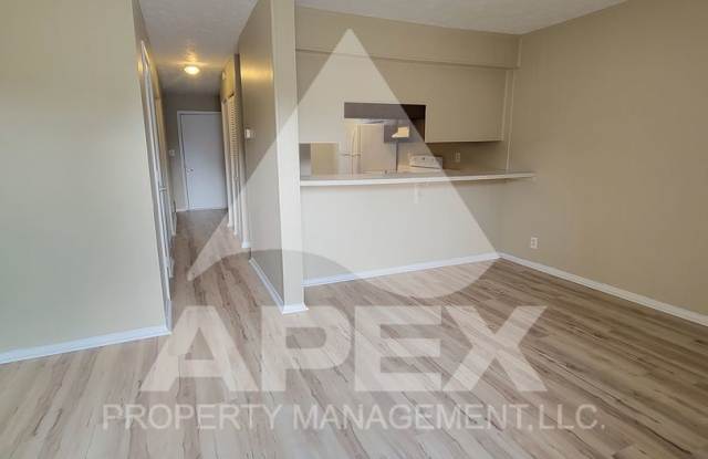Nice 2 Bd | 1.5 Ba Townhouse in West Knox off Cedarbluff! End Unit!! Gallery 3