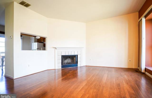 13558 HIGHLAND MEWS COURT Gallery 3