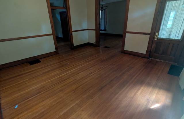 2 bed 1 bath 1st floor apartment Gallery 3