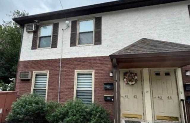 41 Treetop Ct - 41 Treetop Court, Bloomingdale, NJ 07403