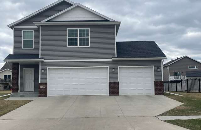 3-bedroom, 3-bathroom West Fargo Single-Family Home w/ 3 Stall Garage photos photos