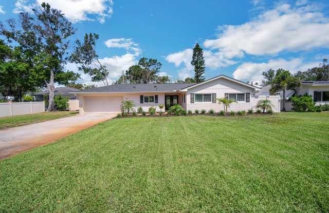675 Villa Grande Avenue South photos photos