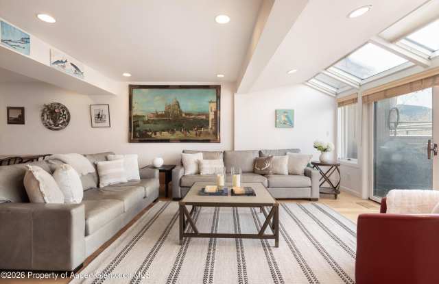 100 N 8th Street unit: 29 photos photos