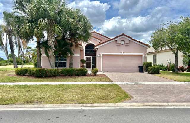 3/2/2 Pool Home on the Golf Course in Jensen Beach Country Club photos photos