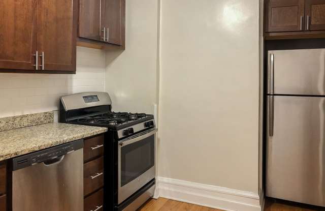 1607 West Berteau Avenue photos photos