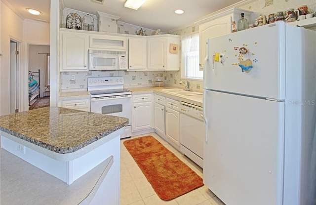 2346 DRUID ROAD E Gallery 4