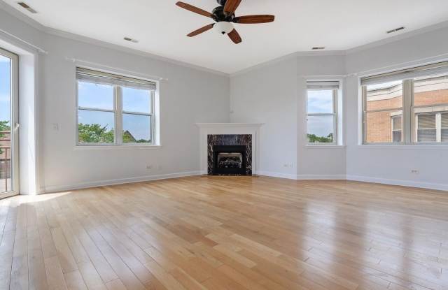 6015 N MOZART Street Gallery 3