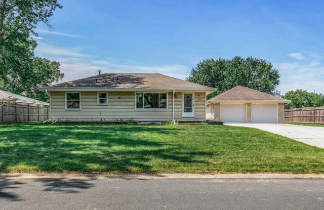 Freshly remodeled 4 Bed Rambler AV/Rosemount border! Available Now! - 14675 Delft Avenue, Rosemount, MN 55068