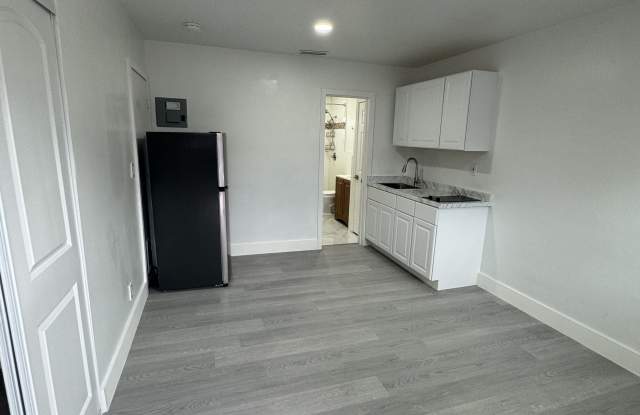 227 Ne 18th Ave - 227 Northeast 18th Avenue, Pompano Beach, FL 33060