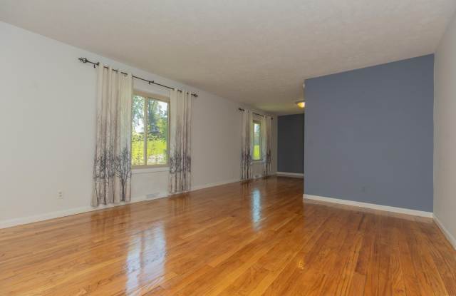 5122 Woodridge Drive Gallery 2