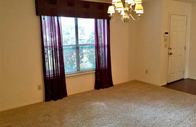 319 Clover Creek San Antonio, TX 78245 Gallery 3