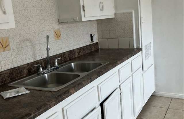 5541 Linden Avenue - 5541 Linden Avenue, Long Beach, CA 90805