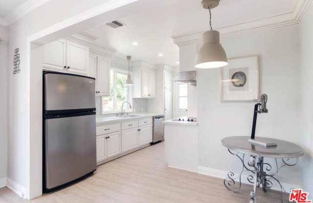 6951 COZYCROFT Avenue Gallery 2