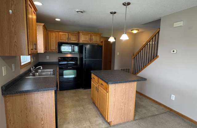 Townhome SW Rochester Mn 2 bedroom 2 bath private patio 1 car attached garage! There is No Monthly Pet Fee. photos photos