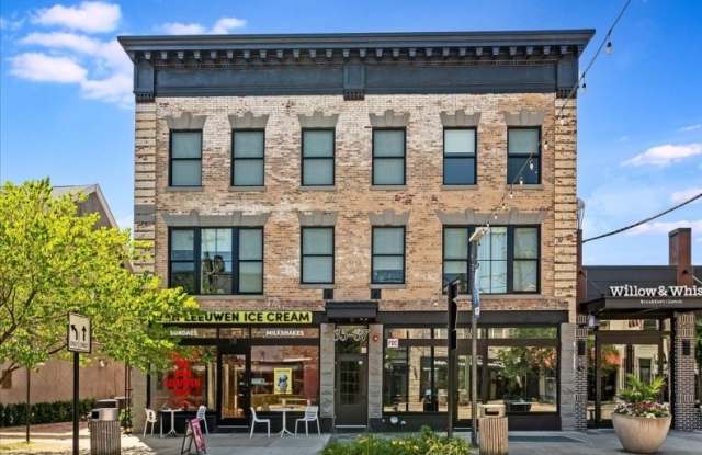 35-37 Main St, 3B Gallery 3