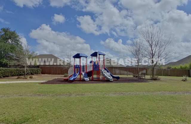 Spacious 4-Bedroom Home with Covered Porch in Redstone Commons, Crestview Gallery 4