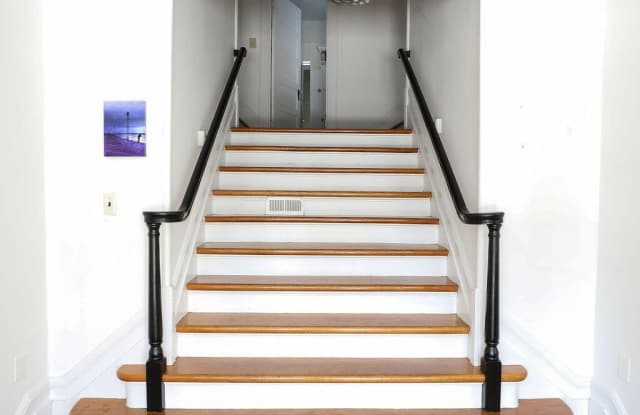 17 Beach Road Gallery 2