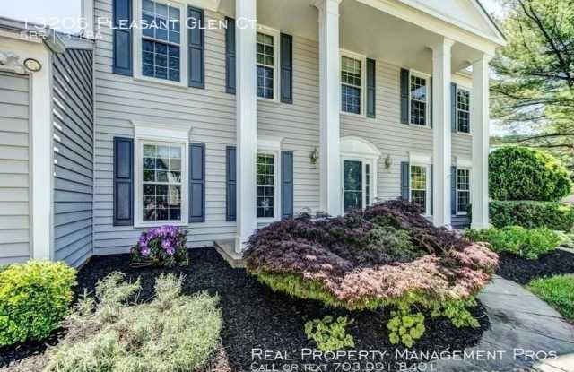 13205 Pleasant Glen Ct. - 13205 Pleasant Glen Court, Franklin Farm, VA 20171
