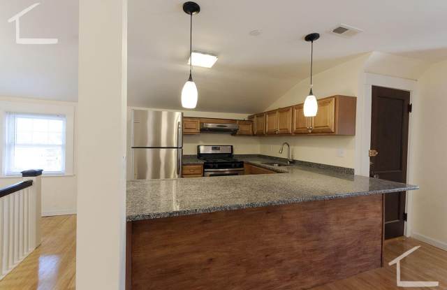 Nicely renovated 3 bed 3.5 bath in Brighton Center!!! photos photos