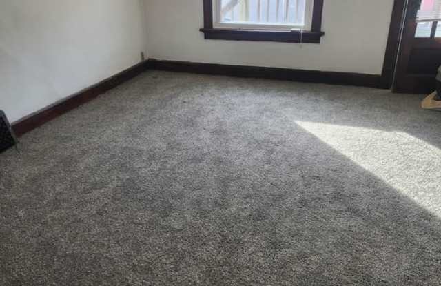 1010 Columbus Street - 1 - 1010 Columbus Street, Manitowoc, WI 54220