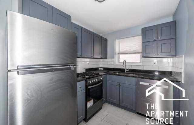 6725 North California Ave. photos photos