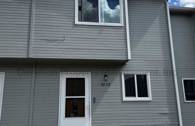 Cozy Updated 2 Bedroom Townhouse Near UCCS Gallery 1
