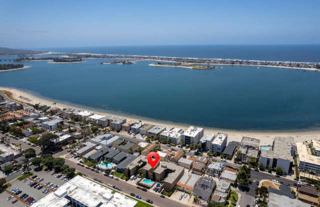 Crown Point 1 Bed/1 Bath w/ Parking, On-SIte Laundry, and Pool! photos photos