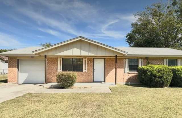 3 Bedroom, 2 Bathroom Home Available Now - 2905 Persimmon Drive, Killeen, TX 76543